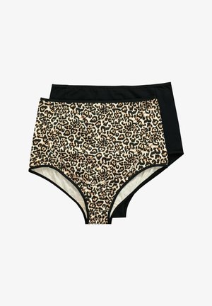 Twee paar vrouwenondergoed: één met een panterprint in tan en zwart, en één in effen zwart. Beide hebben een gladde textuur en een elastische tailleband.