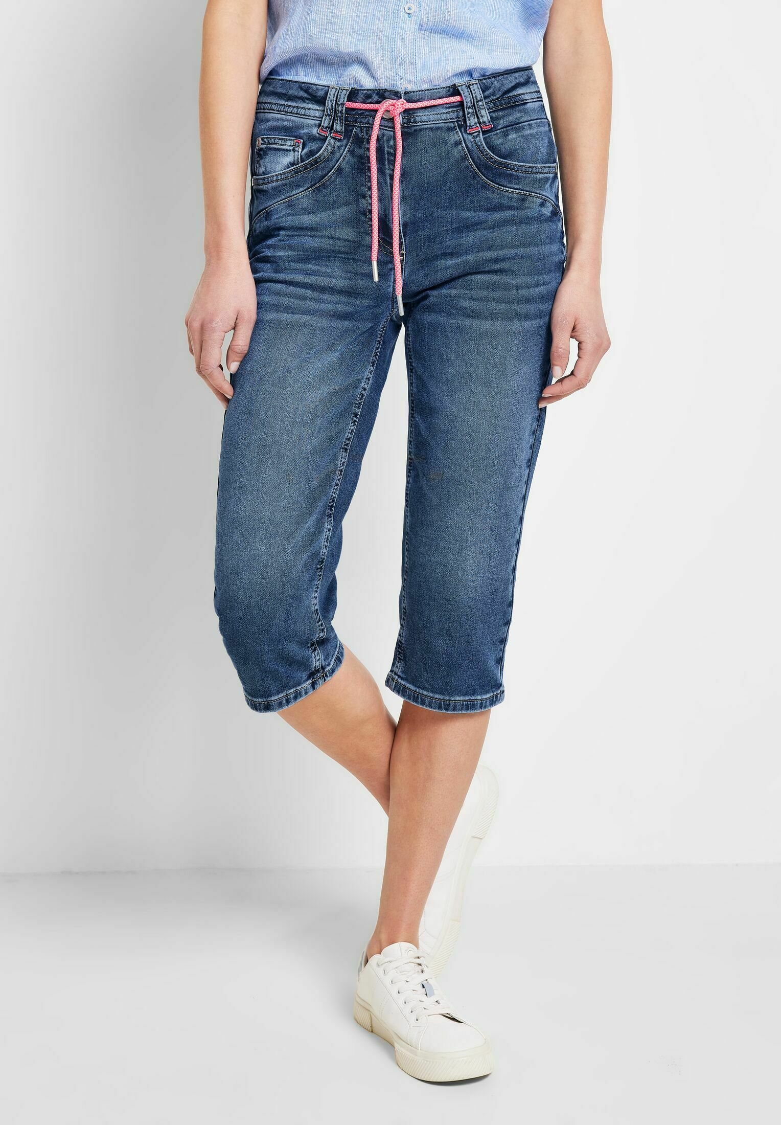 Cecil Damen Jeans Shorts – Lässige Mid-Waist Shorts Mit Farbigem Band & Dekorativen Nähten