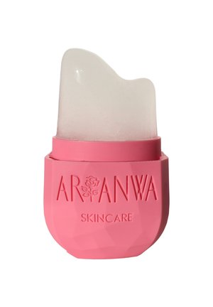 Heldere vaste huidverzorgingsstick met een doorschijnende bovenkant en een roze basis met verhoogde tekst "AROWA SKINCARE" en een rozenicoon.