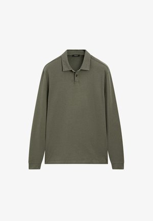 Langarm-Poloshirt in olivgrün. Verfügt über einen klassischen Kragen, eine zwei-knöpfige Knopfleiste und einen weichen, strukturierten Stoff.