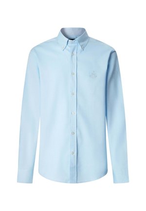 Chemise bleu clair à manches longues avec col à boutons, ornée d'un petit logo brodé sur la poitrine.