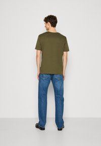 GANT PRINTED ARCHIVE SHIELD - T-Shirt basic - juniper green