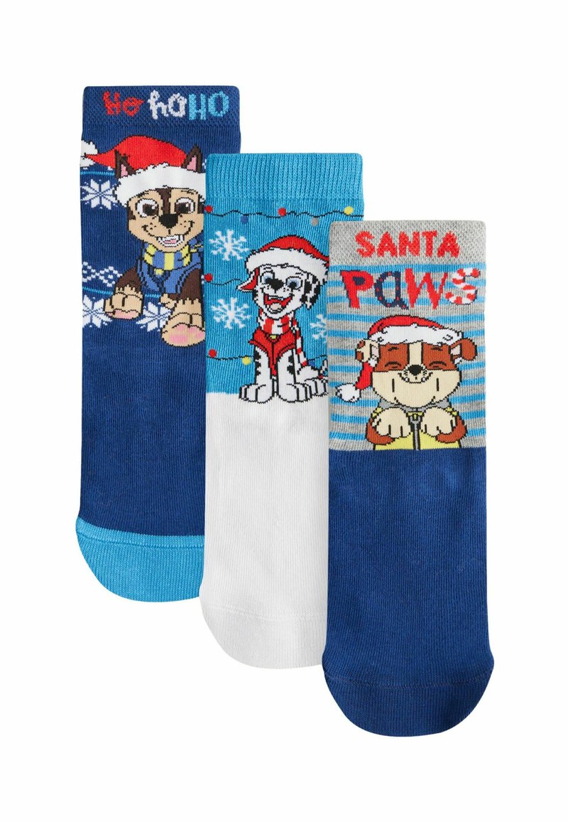 Tres pares de calcetines con diseños festivos de perros de dibujos animados. Los colores incluyen azul, blanco y gris. El texto incluye "Ho Ho Ho" y "Santa Paws."