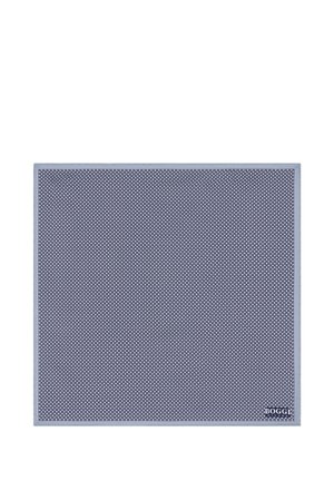 Mouchoir de poche pour homme à motifs bleu et blanc avec un petit dessin géométrique répétitif et le logo "Boggi Milano" dans un coin.