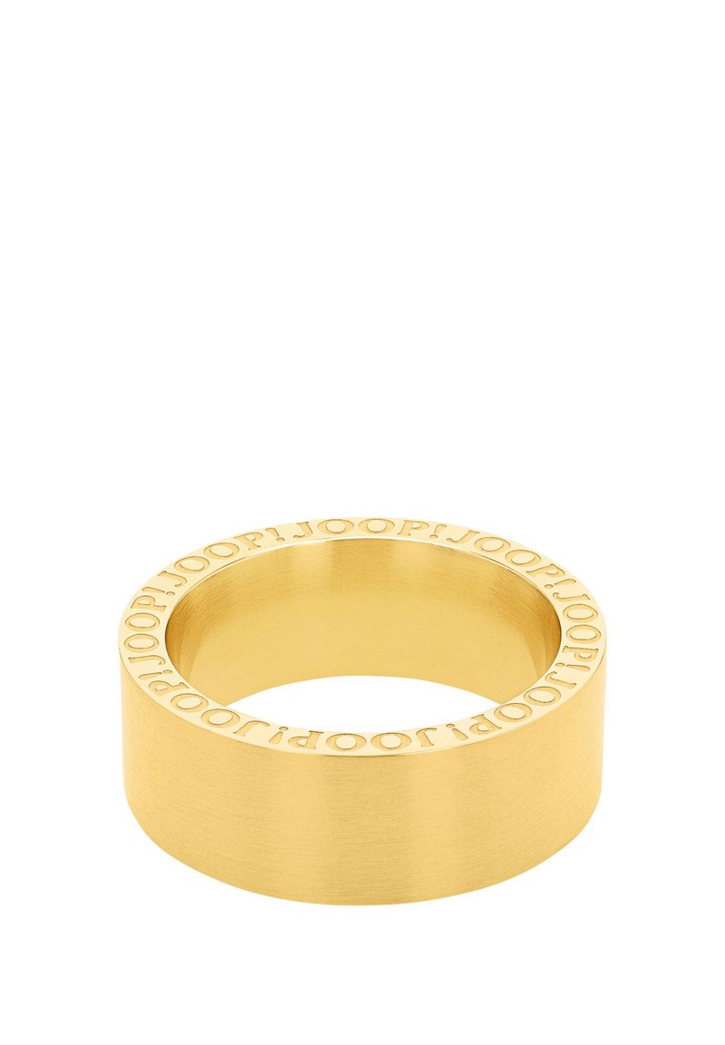 Goldfarbener Metallring mit glatter, matter Oberfläche. Verfügt über einen gravierten Text, der "JOOP!" rund um die äußere Kante wiederholt.