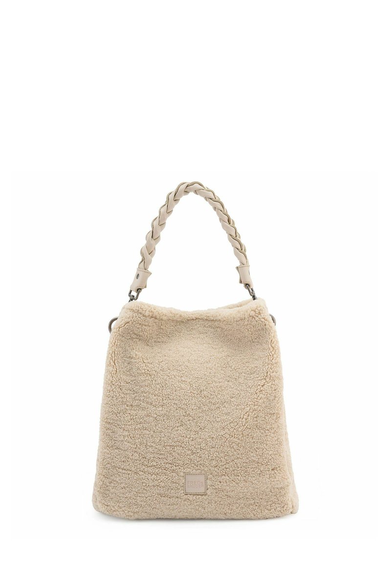 Borsa a tracolla in pelo sintetico beige, con una forma morbida e curva. Presenta un manico in pelle intrecciata e un piccolo dettaglio logo impresso.