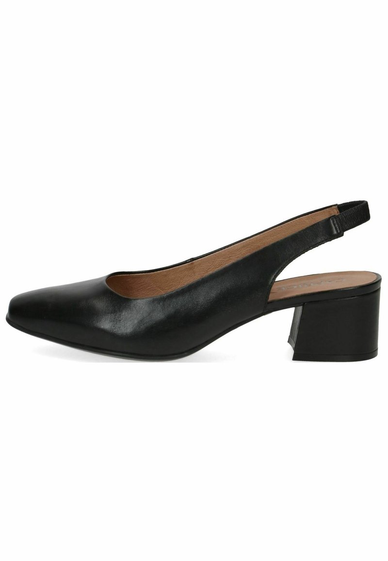 Svart läderslingback pump med spetsig tå, måttlig klack och en slät textur. Har en utskärning vid fotens ovandel.