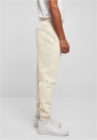 Urban Classics BASIC SWEATPANTS - Treningo apatinė dalis - whitesand