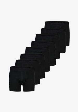 Sette paia di boxer neri da uomo disposti diagonalmente su uno sfondo bianco senza dettagli aggiuntivi.