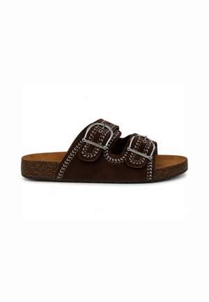 Sandale mule en daim marron avec deux brides à boucle argentée et coutures blanches sur une semelle style liège.
