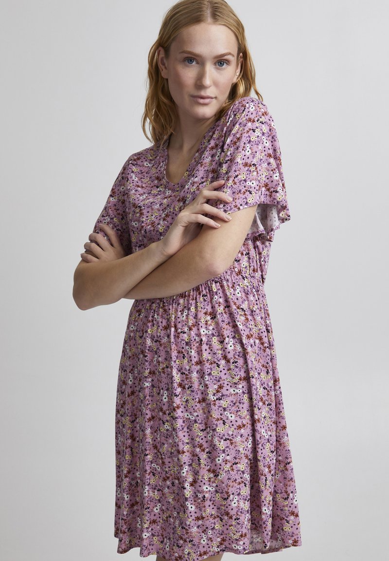 b.young BYMMJOELLA Freizeitkleid ash rose mix/rot Zalando.ch