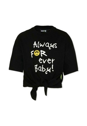 Chemise noire à manches courtes avec un nœud sur le devant, comportant un texte manuscrit blanc "Always FOR ever Baby !" et un emoji visage triste jaune remplaçant la lettre O.