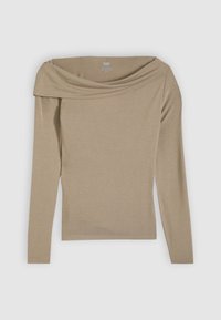 Neselectat, light brown