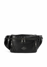 Marsupio in pelle nera con tre compartimenti con cerniera, texture liscia e hardware argentato. Presenta un patch a forma di diamante.