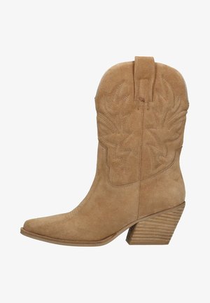 Western-Cowboystiefel aus Wildleder in Hellbraun mit bestickten Details, Laschen zum Anziehen, spitzer Zehe und gestapeltem, schrägem Absatz.