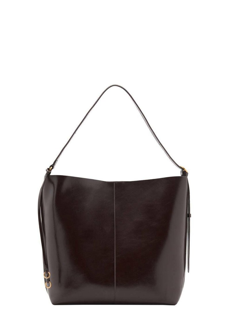 Borsa a spalla in pelle marrone con una texture liscia, apertura ampia e una sola tracolla. Presenta cuciture sottili e dettagli in metallo dorato.