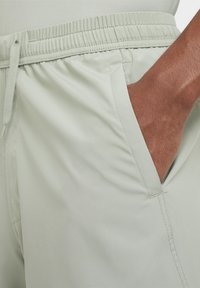 Nike Performance FORM SHORT - Sports shorts - jade horizon