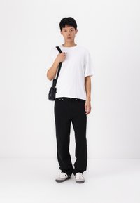 Only & Sons ONSFADE LOOSE BOX - Loose-jeans - washed black