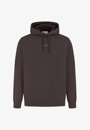 Donkerbruine pullover hoodie met een voorzak, capuchon met trekkoord en kleine lichtblauwe "PURE PATH" tekst op de borst.