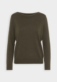 Olivegrüner Strickpullover mit langen Ärmeln, gerippten Bündchen und Saum sowie einem runden Rundhalsausschnitt vor einem weißen Hintergrund.