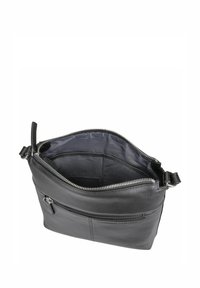 Borsa a tracolla in pelle nera con scomparto principale con zip, accessori in argento e tasca esterna con zip. Interno foderato in tessuto morbido.