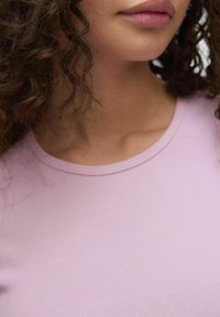 Vero Moda VMCHLOE  - Jednoduché tričko - roseate spoonbill