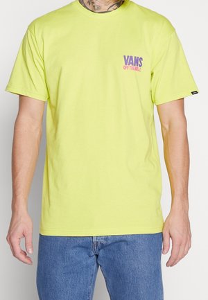 T-shirt en coton vert lime avec un logo "VANS OFF THE WALL" violet et rose sur la poitrine gauche. Manches courtes et encolure ras du cou.