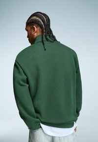 Bershka HIGH NECK - Sweatshirt - dark green