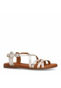 Sandalen met metalen zilveren banden met een gestructureerd oppervlak, een bruine voetbed, verstelbare enkelband en platte zool voor comfort.