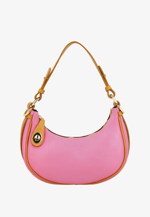 Geantă de piele roz, cu o formă curbată și accente bej. Prezintă un fermoar auriu și o curea detașabilă pentru versatilitate.