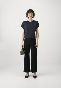 Marc O'Polo DENIM SHORTSLEEVE CUT ON ROUNDNECK - Basic T-shirt - navy teal
