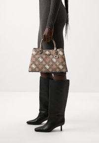 Guess ELIETTE - Sac à main - latte multi