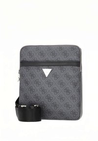 Grå messenger-taske lavet af tekstureret materiale, med lynlåslukning, dekorativt mønster, trekantet logo og en aftagelig sort rem.