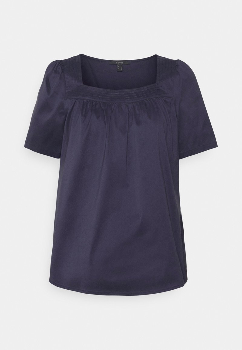 Blouse bleu marine à manches courtes avec encolure carrée et plis subtils sous le yoke, présentée sur fond blanc.