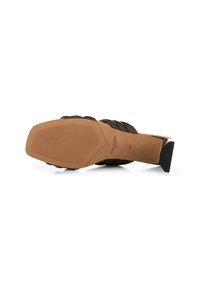Shoe The Bear STB-SYLVI PADDED STRAP - Šľapky na opätku - brauner satin