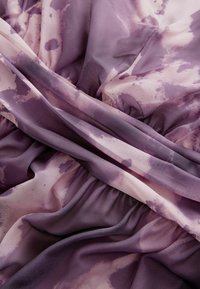 REGULAR FIT - V-NECK MIDI - Rochie de zi - pink purple