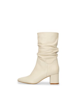 Manfield MIT ABSATZ - Enkelkaarsjes - offwhite