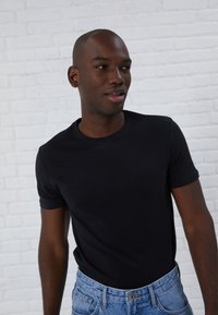 Pier One 5 PACK - T-shirts basic - dark blue/bordeaux/black