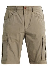 Shorts cargo marron clair avec poches avant, poches à rabat sur les côtés, passants pour ceinture et fermeture à un bouton.