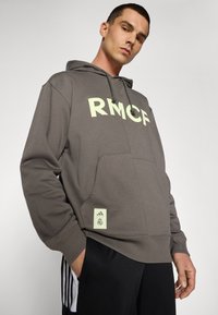 adidas Performance REAL MADRID SEASONAL HOODIE - Mikina s kapucí - utility grey/almost lime