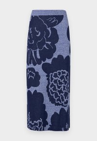 Fustă tricotată cu modele florale mari în nuanțe de albastru închis și albastru deschis. Formă dreaptă cu un elastic ribanat la talie. Textură moale.