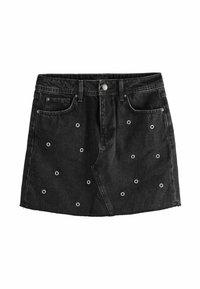 Jupe en denim noir avec des œillets argentés, cinq poches, une fermeture à boutons sur le devant et un ourlet effiloché. Coupe classique en A.