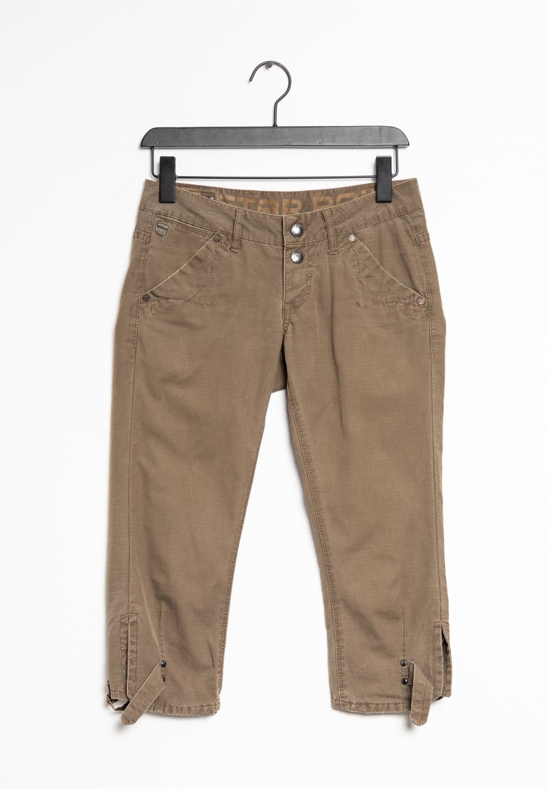 Hnědé zkrácené kalhoty s texturovanou tkaninou, které mají přední kapsy, kovové zapínání a nastavitelné boční popruhy na lemu.