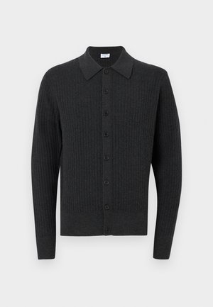 Cardigan button-up di un grigio carbone scuro con texture a coste, maniche lunghe e collo, esposto su uno sfondo bianco.