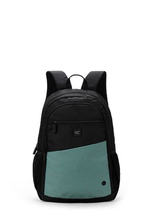 Zaino nero con un pannello frontale inferiore testurizzato di colore teal, chiusura superiore con cerniera e tasche laterali in rete. Presenta una piccola etichetta del marchio sulla parte anteriore.