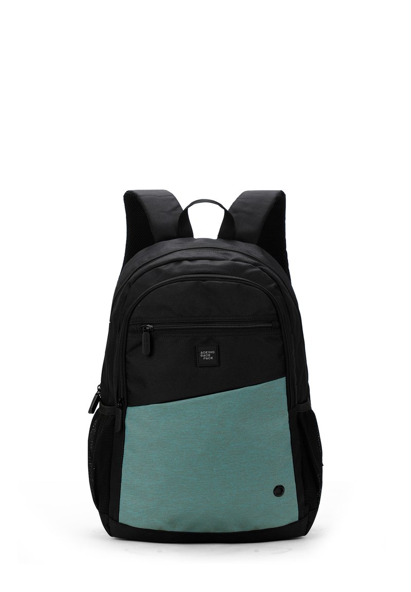 Zwarte rugzak met een getextureerd teal voorkant onderaan, een ritssluiting aan de bovenkant en zijvakken van mesh. Voorzien van een klein merklabel aan de voorkant.