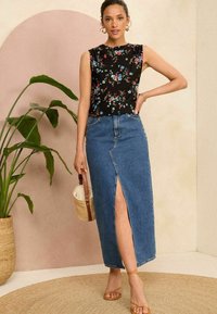 Love & Roses PLEATED SLEEVELESS - REGULAR FIT - Blúzka - black