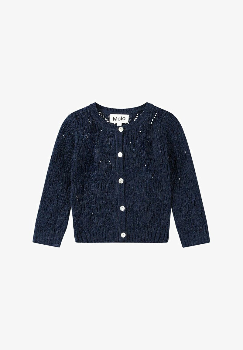 Marinblå stickad kofta med ett spetsmönster, rund hals och fem vita knappar framtill. Långa ärmar och ribbade muddar.