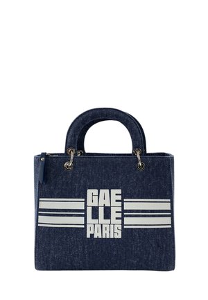 Borsa tote in denim blu scuro con manici corti, caratterizzata da testo bianco "GAELLE PARIS" e design a strisce orizzontali sulla parte anteriore.
