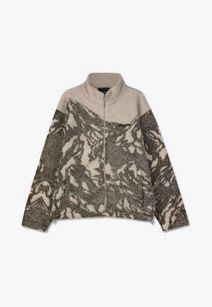 Fleecejakke med høy krage, glidelås og abstrakte grå og kremfargede mønstre. Myk tekstur med to sidelommer.